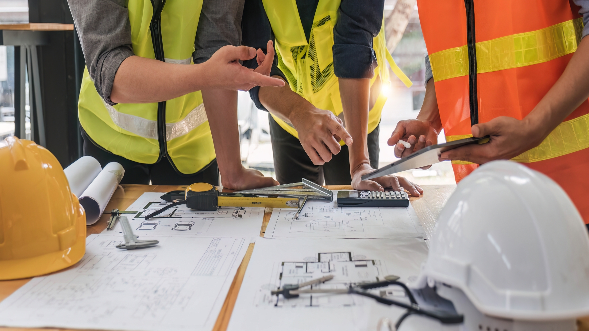 Engineer,Teamwork,Meeting,,Drawing,Working,On,Blueprint,Meeting,For,Project
